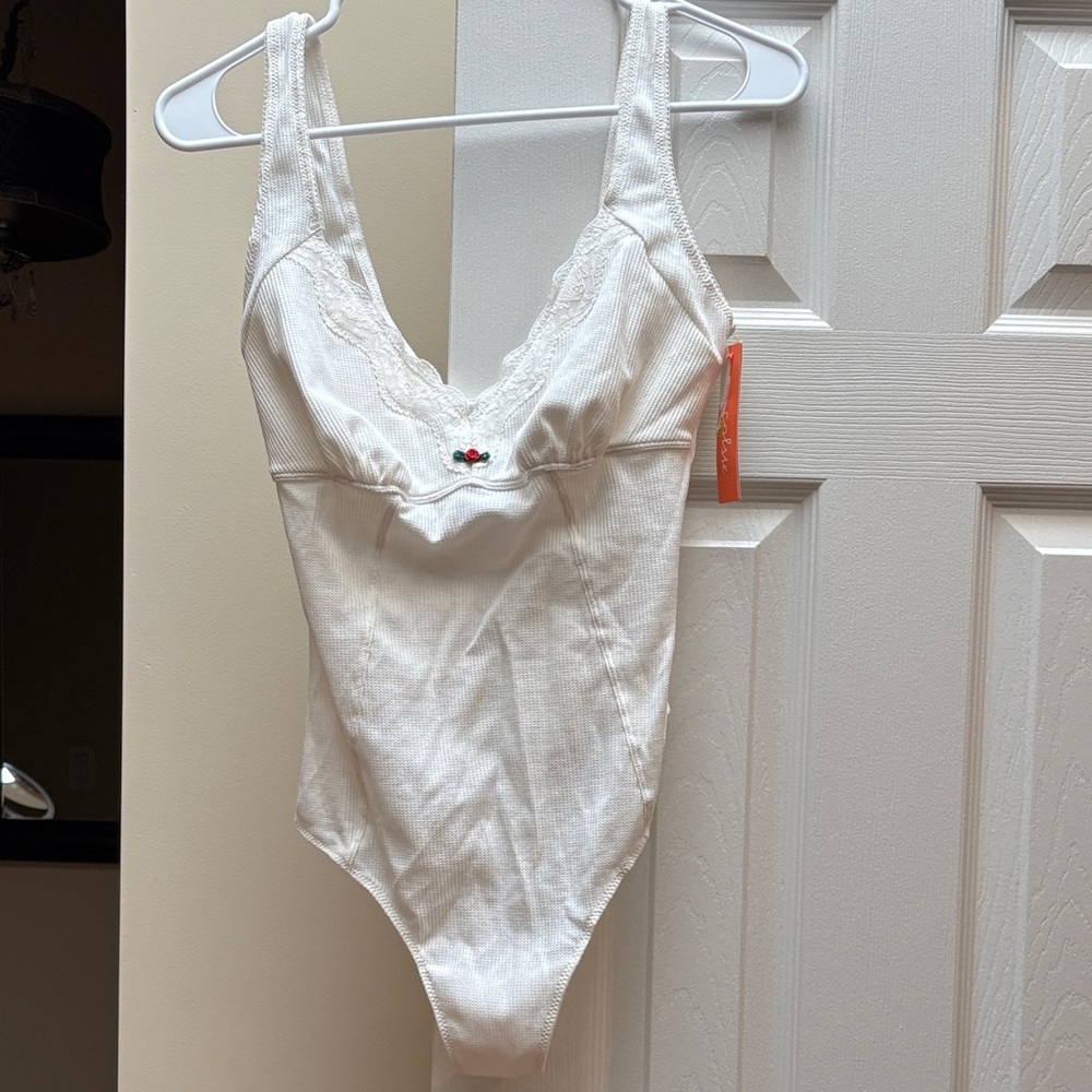 2/$10 Colsie Tank Bodysuit Size medium Cream Coquette Rosette NWT thong back